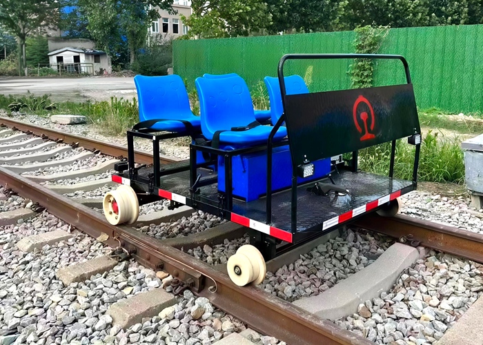 轨道巡检车