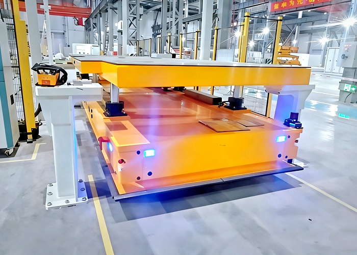 液压升降无轨搬运车现场